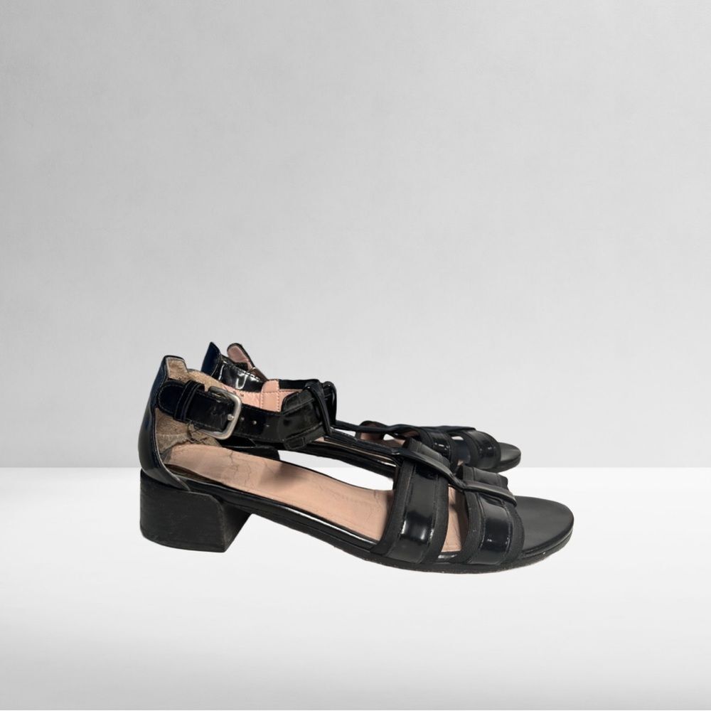 Stuart Weitzman Black Polished Leather Strappy Sandal in Size 9